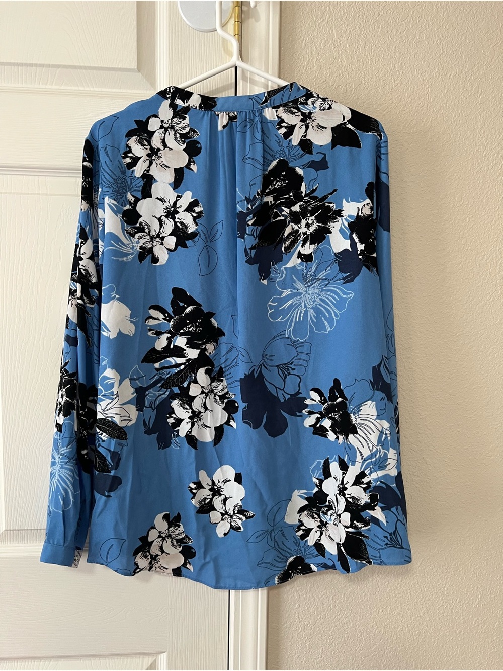 Jennifer Lopez Floral Blouse XL Blue Black White Long Sleeve Tunic Top - Picture 7 of 7